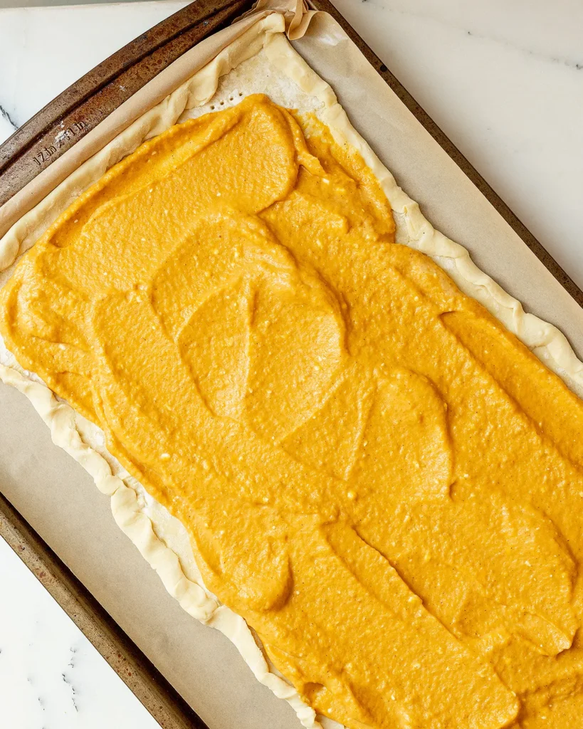 Pour pumpkin on puff pastry