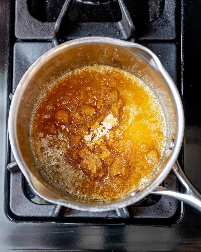 Make grenadine caramel