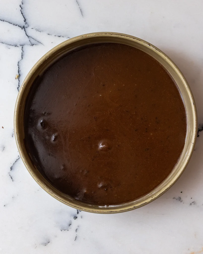 Chicory caramel in cake pan