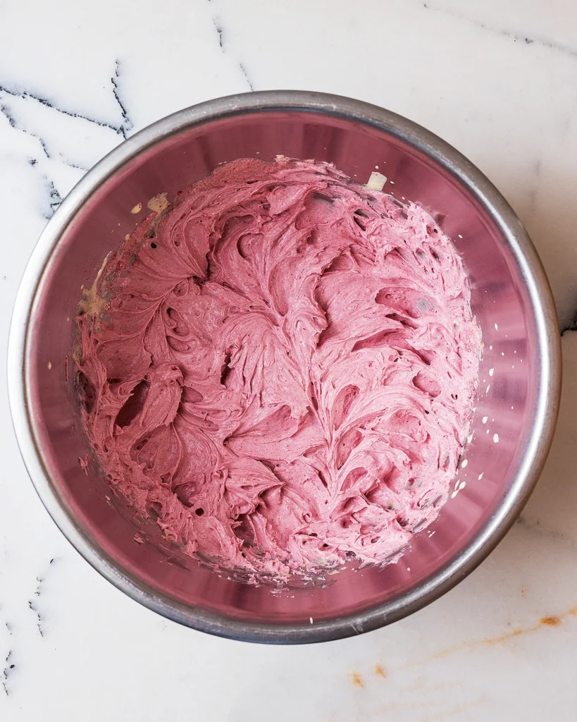 Raspberry powder with mascarpone