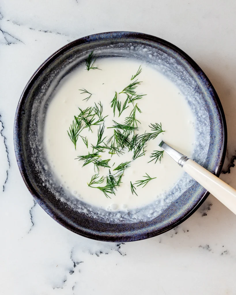Crème fraîche with lemon and dill