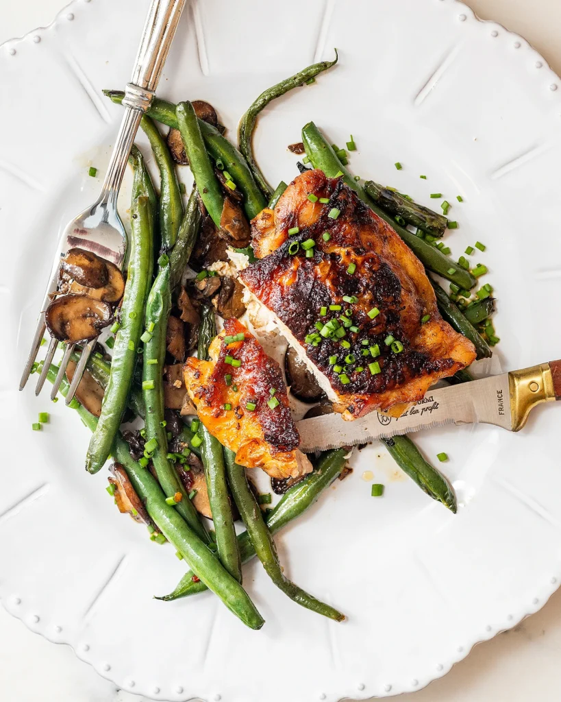 Chicken with green beans and mushrooms