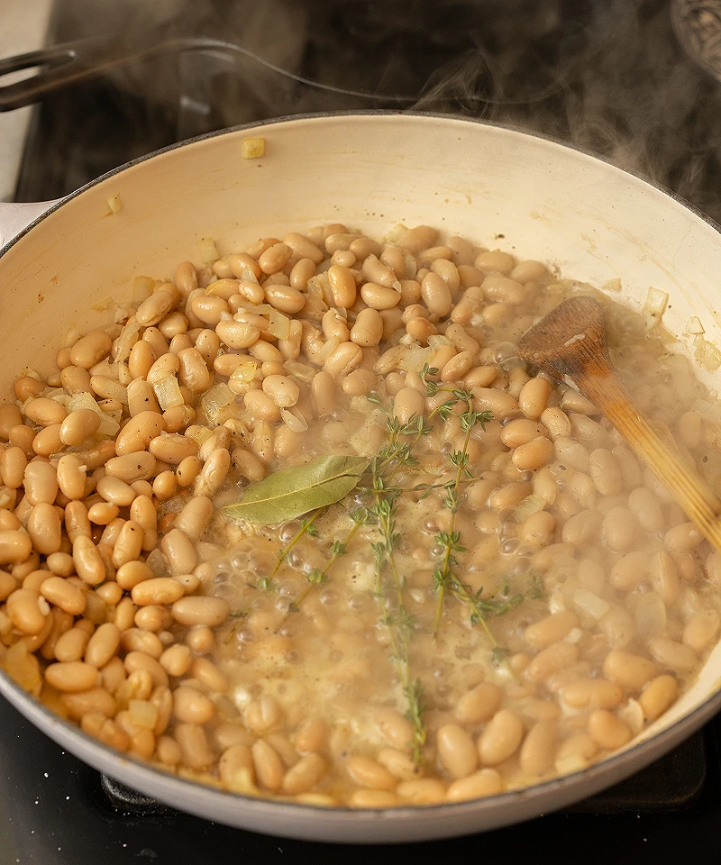 simmer beans with bay leaf and thyme