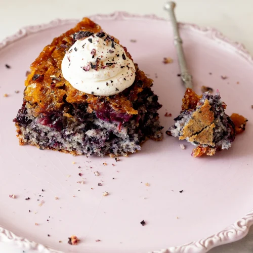 Blueberry upside down cake with cornflakes