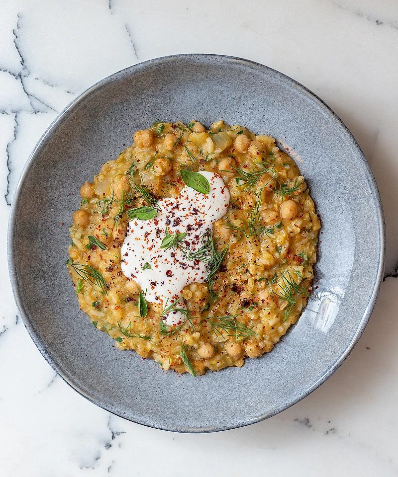 Vegan stewed chickpeas and red lentils