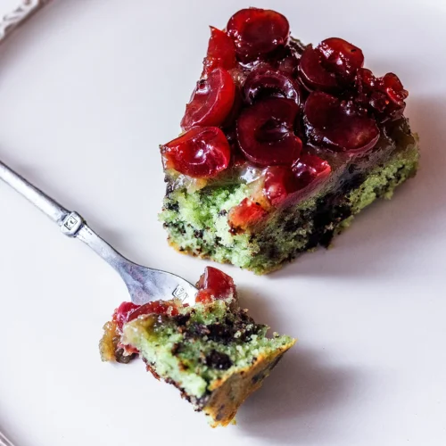 Upside down cake with pistachio cherries